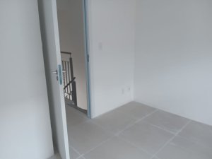 Casa com 87m², 2 dormitórios no bairro Vila Nova em Porto Alegre para Alugar