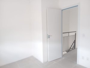 Casa com 87m², 2 dormitórios no bairro Vila Nova em Porto Alegre para Alugar