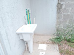 Casa com 87m², 2 dormitórios no bairro Vila Nova em Porto Alegre para Alugar