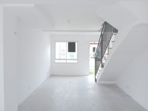 Casa com 87m², 2 dormitórios no bairro Vila Nova em Porto Alegre para Alugar