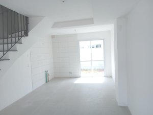 Casa com 87m², 2 dormitórios no bairro Vila Nova em Porto Alegre para Alugar