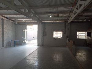 Casa comercial com 495m² no bairro Navegantes em Porto Alegre para Alugar