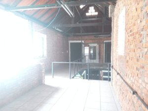 Casa comercial com 495m² no bairro Navegantes em Porto Alegre para Alugar