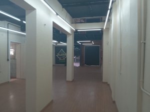 Casa comercial com 495m² no bairro Navegantes em Porto Alegre para Alugar