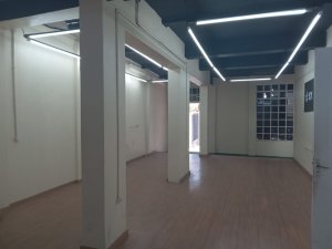 Casa comercial com 495m² no bairro Navegantes em Porto Alegre para Alugar