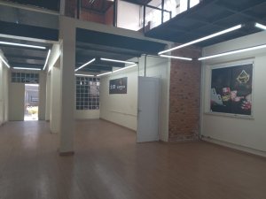 Casa comercial com 495m² no bairro Navegantes em Porto Alegre para Alugar