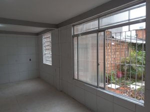 Casa comercial com 270m² no bairro Azenha em Porto Alegre para Alugar
