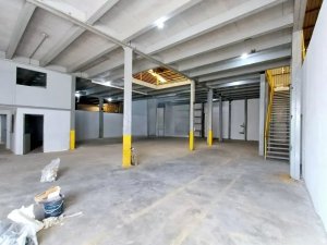 Pavilhão com 1.300m² no bairro São Geraldo em Porto Alegre para Alugar