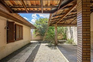 Casa com 410m², 4 dormitórios no bairro Chácara das Pedras em Porto Alegre para Alugar