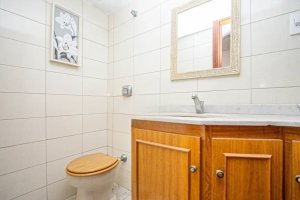 Casa com 410m², 4 dormitórios no bairro Chácara das Pedras em Porto Alegre para Alugar