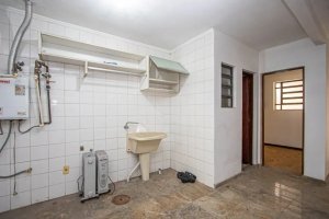 Casa com 410m², 4 dormitórios no bairro Chácara das Pedras em Porto Alegre para Alugar