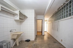 Casa com 410m², 4 dormitórios no bairro Chácara das Pedras em Porto Alegre para Alugar