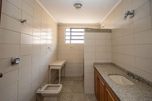 Casa com 410m², 4 dormitórios no bairro Chácara das Pedras em Porto Alegre para Alugar