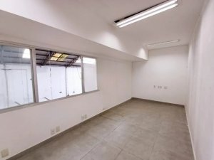 Depósito com 1.500m² no bairro São Geraldo em Porto Alegre para Alugar