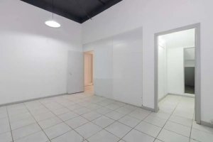 Depósito com 350m² no bairro Navegantes em Porto Alegre para Alugar