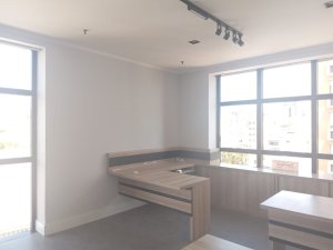 Salas/Conjuntos com 78m² no bairro Moinhos de Vento em Porto Alegre para Alugar