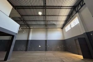 Depósito com 300m² no bairro Sarandi em Porto Alegre para Alugar