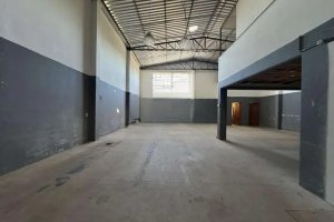 Depósito com 300m² no bairro Sarandi em Porto Alegre para Alugar