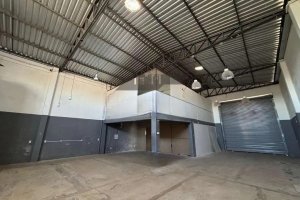 Depósito com 300m² no bairro Sarandi em Porto Alegre para Alugar