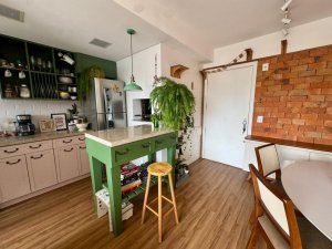 Apartamento com 63m², 2 dormitórios no bairro Passo da Areia em Porto Alegre para Alugar