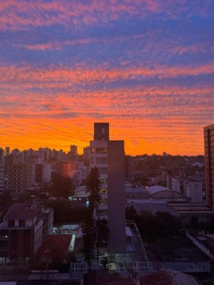 Apartamento com 63m², 2 dormitórios no bairro Passo da Areia em Porto Alegre para Alugar