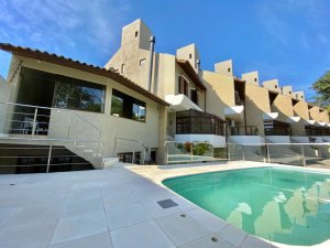 Casa em Condomínio com 350m², 4 dormitórios no bairro Vila Conceição em Porto Alegre para Alugar