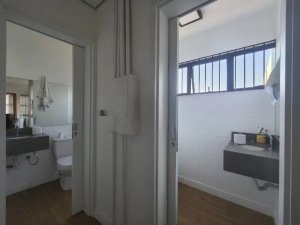 Prédio Comercial com 650m² no bairro São Geraldo em Porto Alegre para Alugar