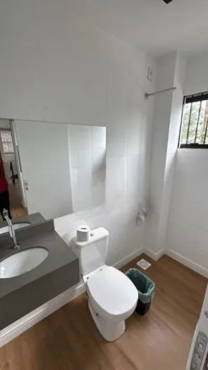 Prédio Comercial com 650m² no bairro São Geraldo em Porto Alegre para Alugar