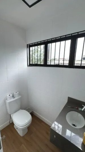 Prédio Comercial com 650m² no bairro São Geraldo em Porto Alegre para Alugar