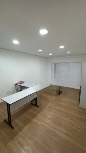 Prédio Comercial com 650m² no bairro São Geraldo em Porto Alegre para Alugar