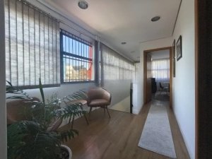 Prédio Comercial com 650m² no bairro São Geraldo em Porto Alegre para Alugar