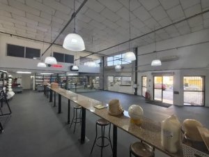 Prédio Comercial com 650m² no bairro São Geraldo em Porto Alegre para Alugar