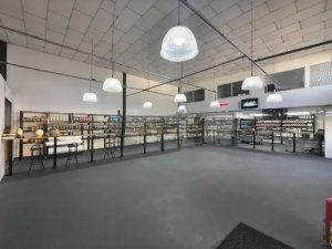 Prédio Comercial com 650m² no bairro São Geraldo em Porto Alegre para Alugar