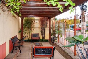 Apartamento com 45m², 2 dormitórios no bairro Menino Deus em Porto Alegre para Alugar