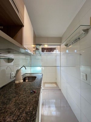 Apartamento com 45m², 2 dormitórios no bairro Menino Deus em Porto Alegre para Alugar