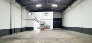 Pavilhão com 750m² no bairro Jardim Lindóia em Porto Alegre para Alugar