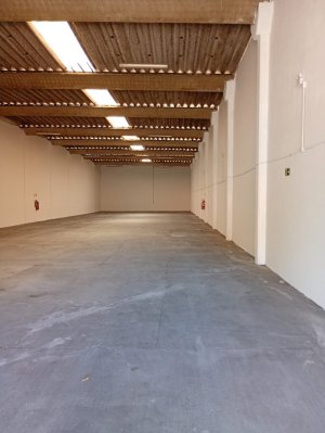 Galpão com 670m² no bairro Sarandi em Porto Alegre para Alugar