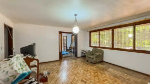 Casa com 340m², 4 dormitórios no bairro Vila Ipiranga em Porto Alegre para Alugar