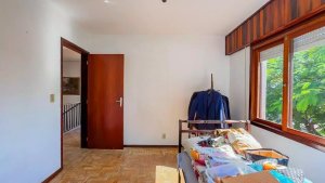 Casa com 340m², 4 dormitórios no bairro Vila Ipiranga em Porto Alegre para Alugar