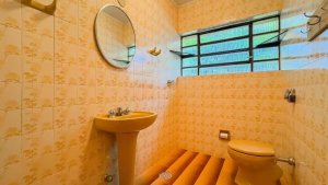 Casa com 340m², 4 dormitórios no bairro Vila Ipiranga em Porto Alegre para Alugar