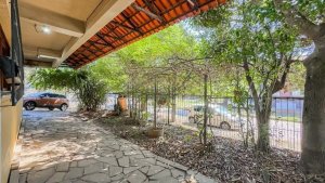 Casa com 340m², 4 dormitórios no bairro Vila Ipiranga em Porto Alegre para Alugar