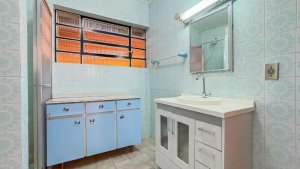 Casa com 340m², 4 dormitórios no bairro Vila Ipiranga em Porto Alegre para Alugar