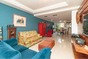 Casa com 368m², 4 dormitórios no bairro Chácara das Pedras em Porto Alegre para Alugar