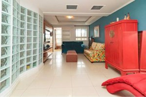 Casa com 368m², 4 dormitórios no bairro Chácara das Pedras em Porto Alegre para Alugar