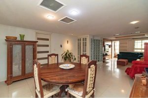 Casa com 368m², 4 dormitórios no bairro Chácara das Pedras em Porto Alegre para Alugar