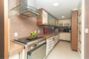 Casa com 368m², 4 dormitórios no bairro Chácara das Pedras em Porto Alegre para Alugar