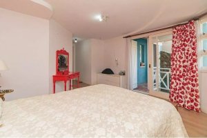 Casa com 368m², 4 dormitórios no bairro Chácara das Pedras em Porto Alegre para Alugar