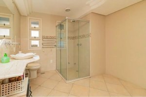 Casa com 368m², 4 dormitórios no bairro Chácara das Pedras em Porto Alegre para Alugar