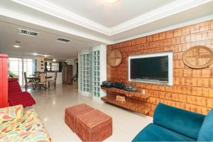 Casa com 368m², 4 dormitórios no bairro Chácara das Pedras em Porto Alegre para Alugar