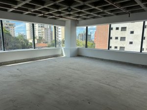 Sala Comercial com 647m² no bairro Auxiliadora em Porto Alegre para Alugar
